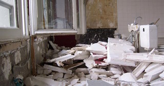 Демонтаж хрущевки в Муроме - удаление старых полов и стен по выгодной цене от 1744 рублей.